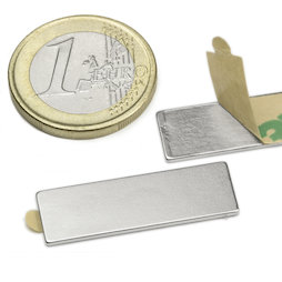Q-30-10-01-STIC, Parallelepipedo magnetico autoadesivo 30 x 10 x 1 mm, neodimio, N35, nichelato